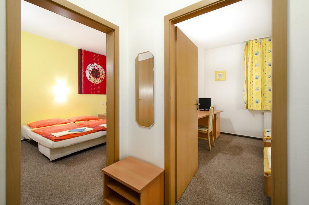Hotel Imos ปราก ภายนอก รูปภาพ